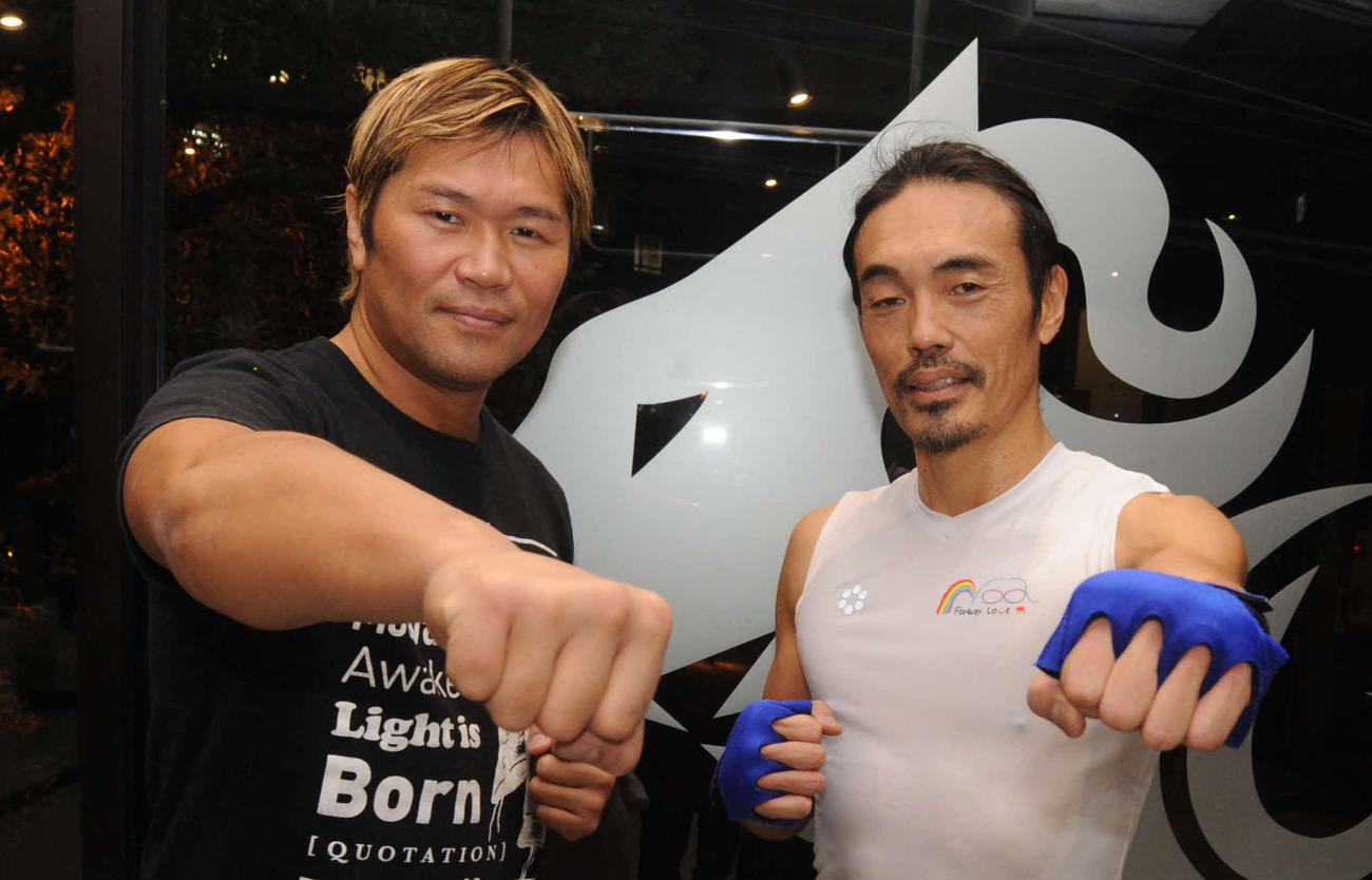 元K－1ファイターの小比類巻氏に指導を受けた安彦（右）