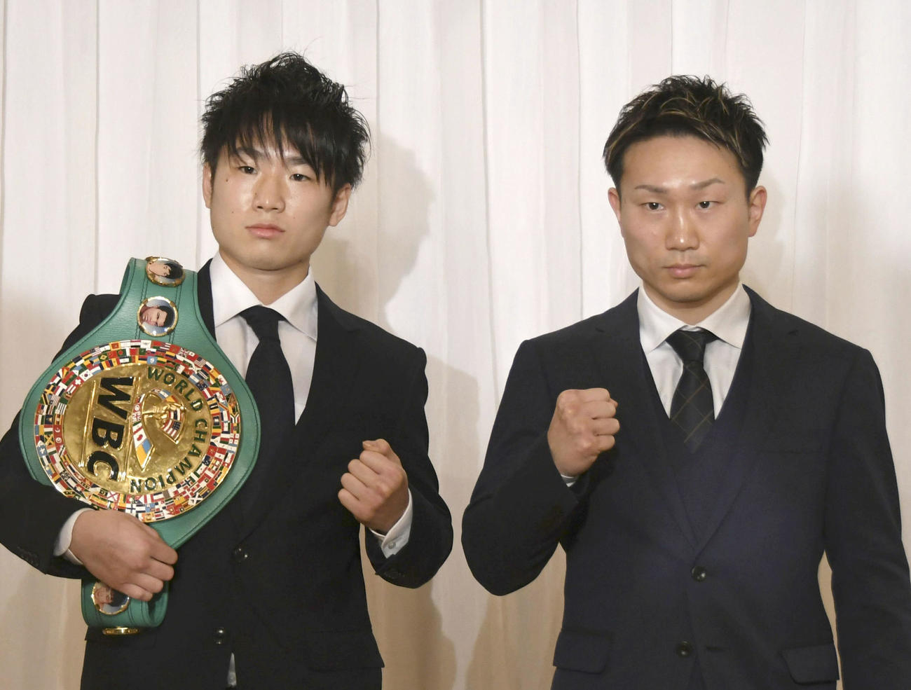 WBCライトフライ級戦が決まった王者の寺地拳四朗（左）と挑戦者の久田哲也（共同）