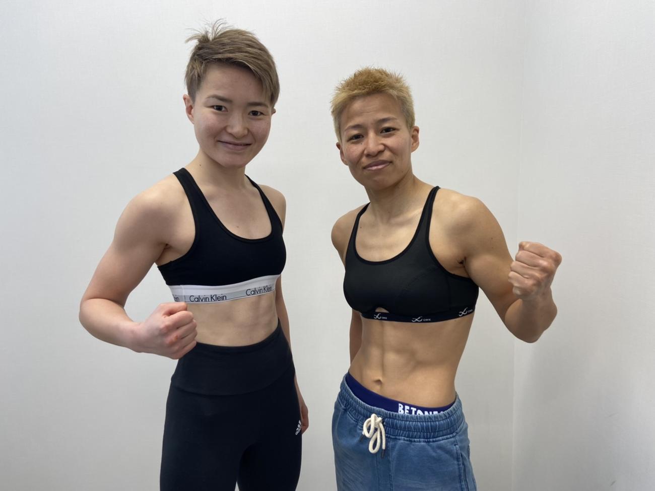 計量パスしたIBF女子世界アトム級王者花形（右）と挑戦者の松田（DANGAN提供）