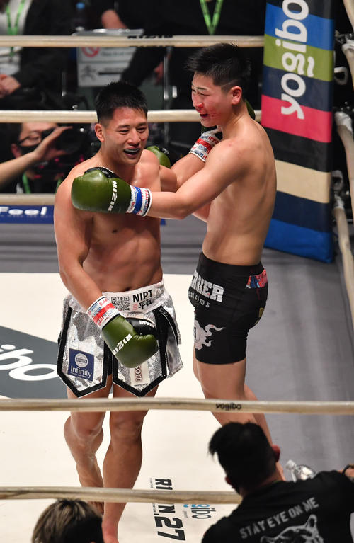 大雅（左）は基山幹太に判定勝利した（撮影・柴田隆二）