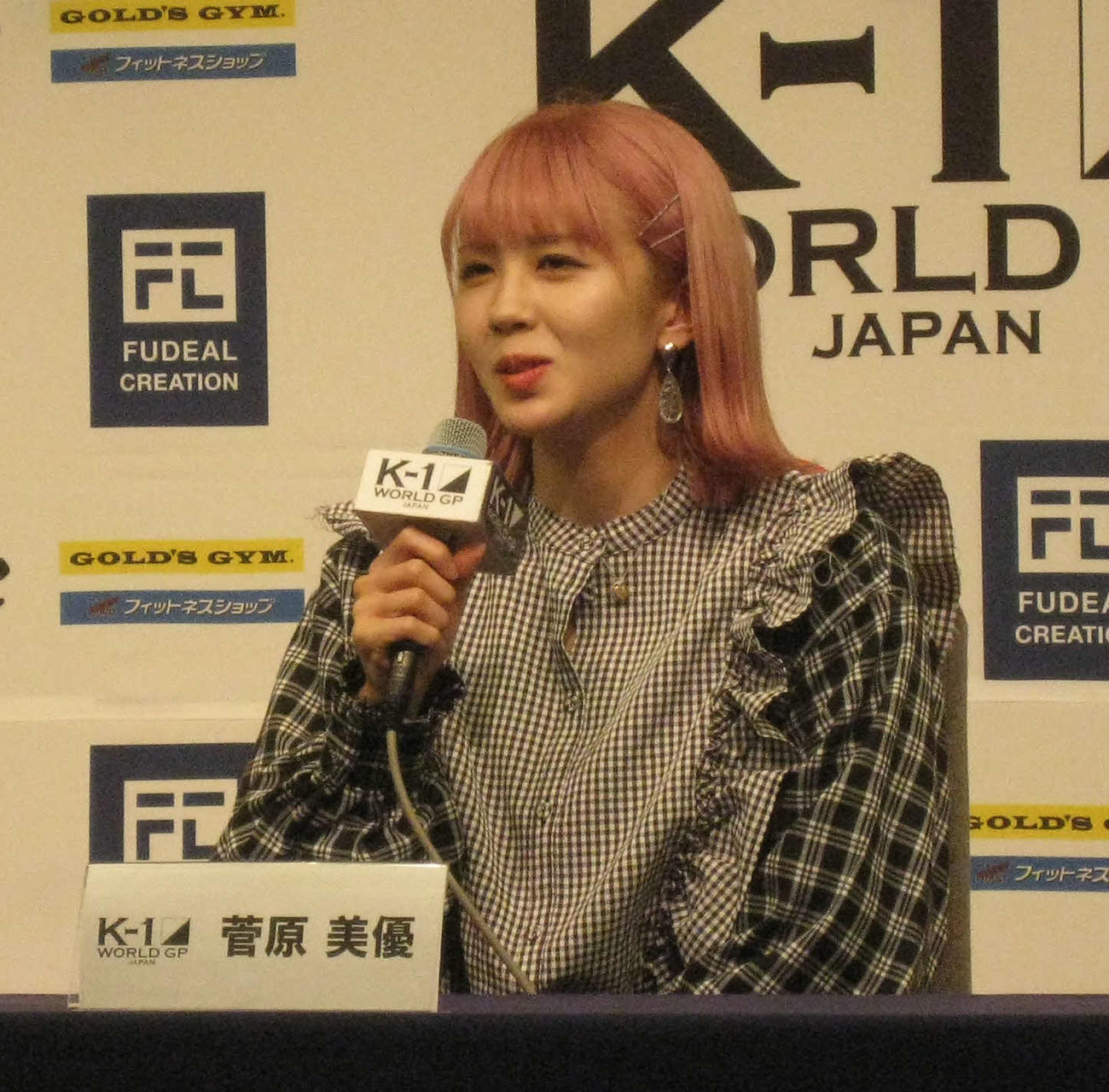 リラックスした様子で会見に応じた菅原美優（撮影・吉池彰）