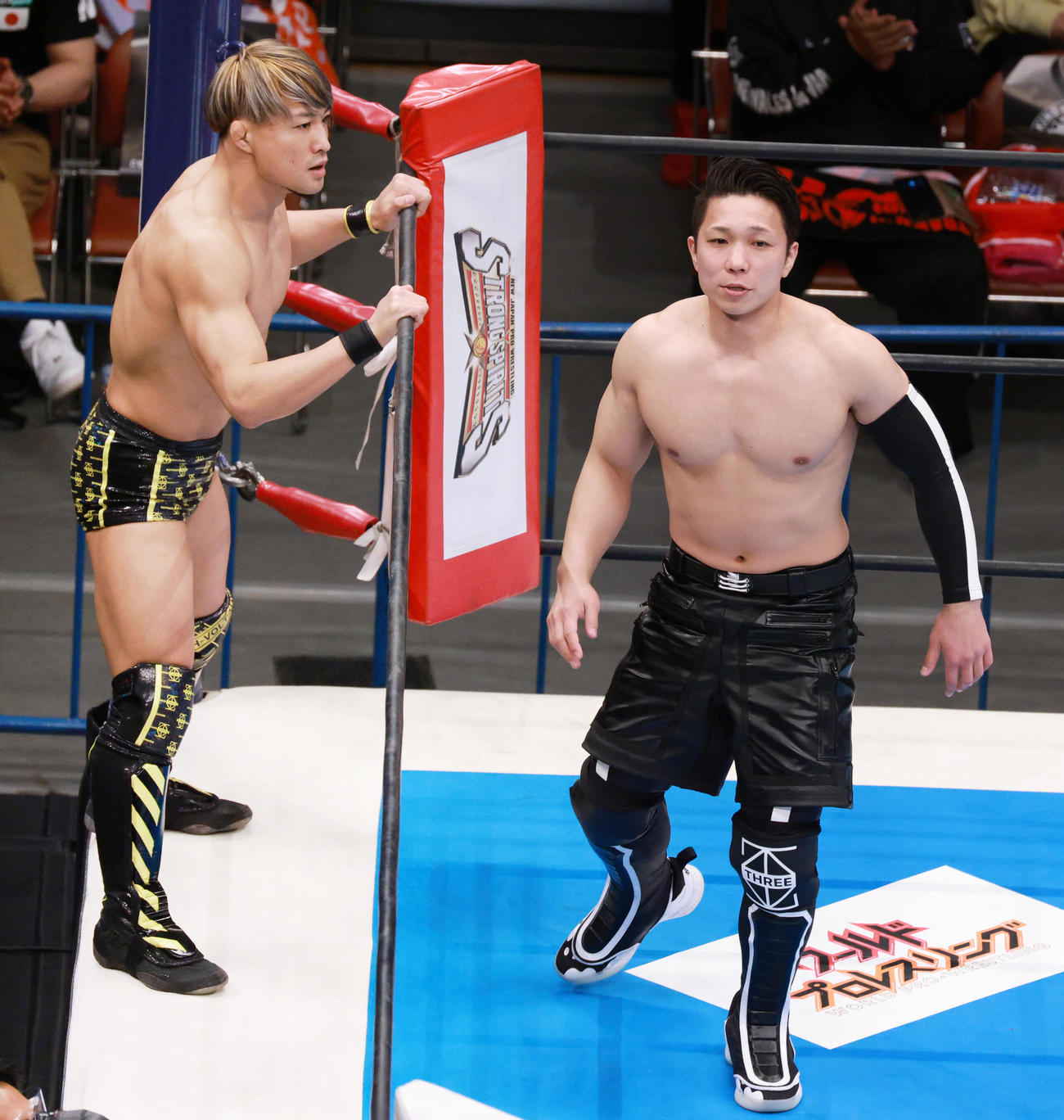SHO（左）が怪我から復帰したYOHを迎え復活したROPPONGI 3K（撮影・中島郁夫）