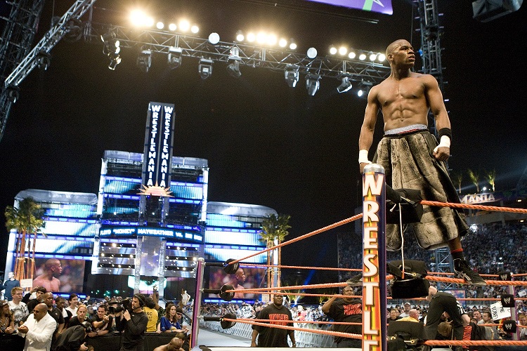 08年のレッスルマニア24大会でビッグショーとノーDQ戦でファイトしたメイウェザー（Ｃ）2021 WWE, Inc. All Rights Reserved.