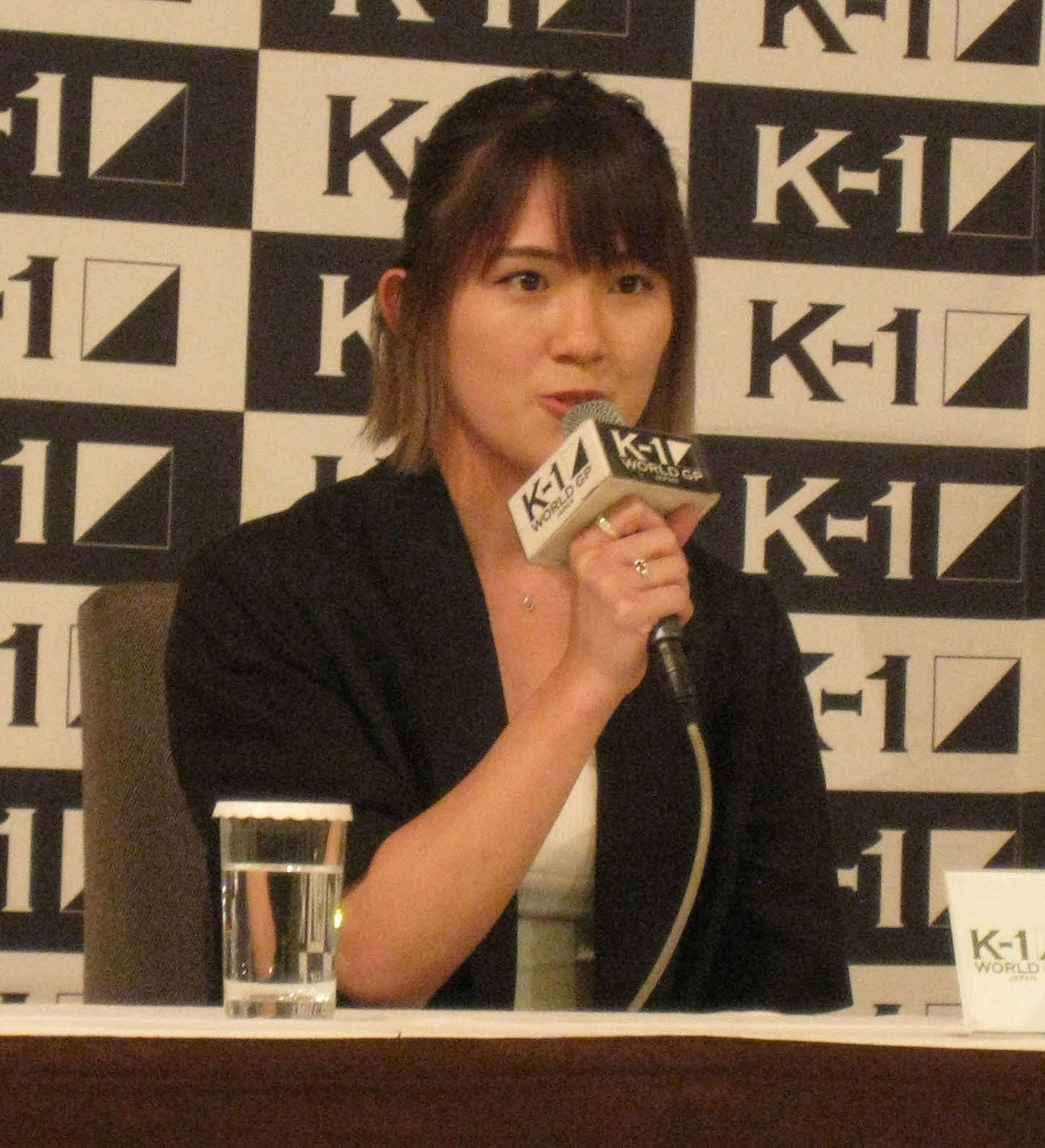 会見でKO勝利を誓うMIO（撮影・吉池彰）