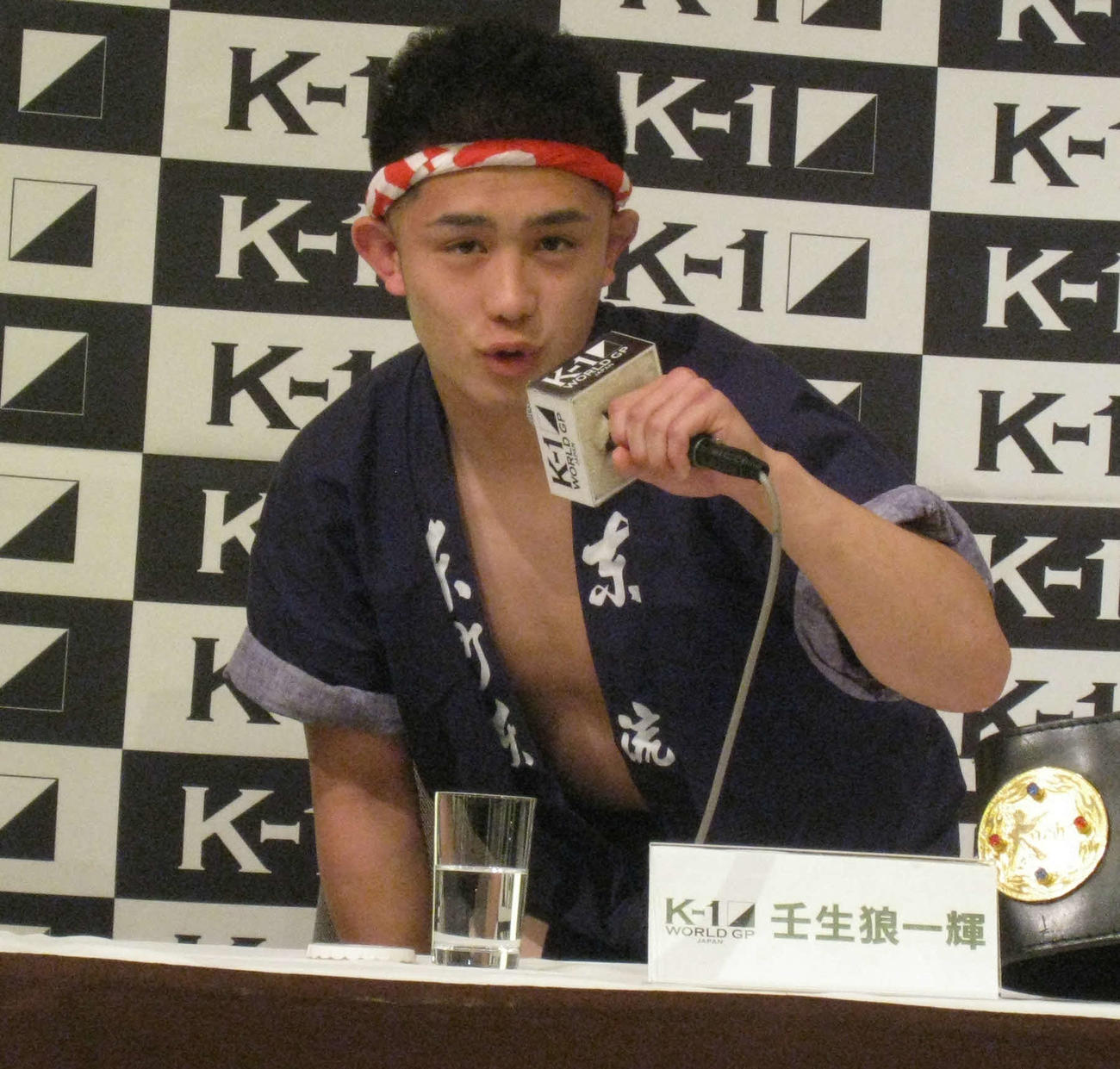 「みぶろ祭りに出席ありがとう」と会見で挨拶した壬生狼一輝（撮影・吉池彰）