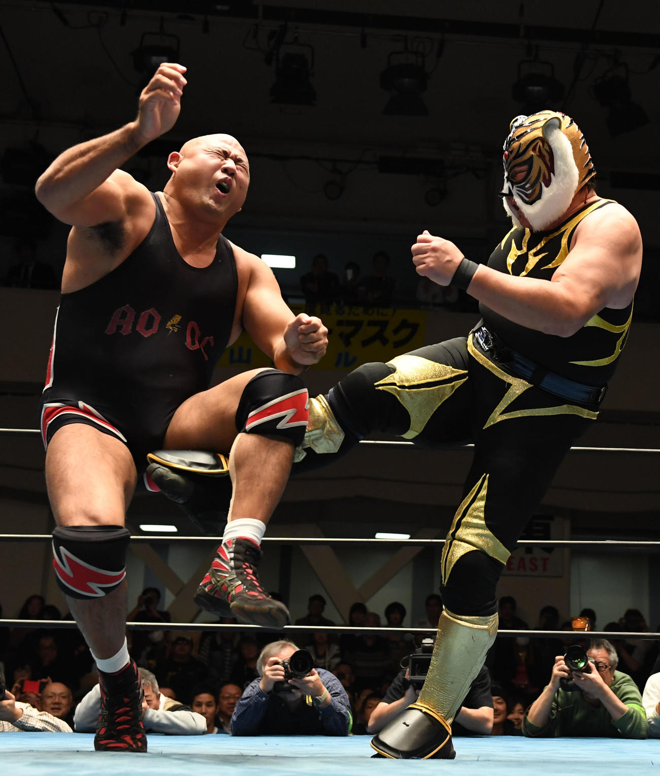 16年、アレクサンダー大塚と対戦