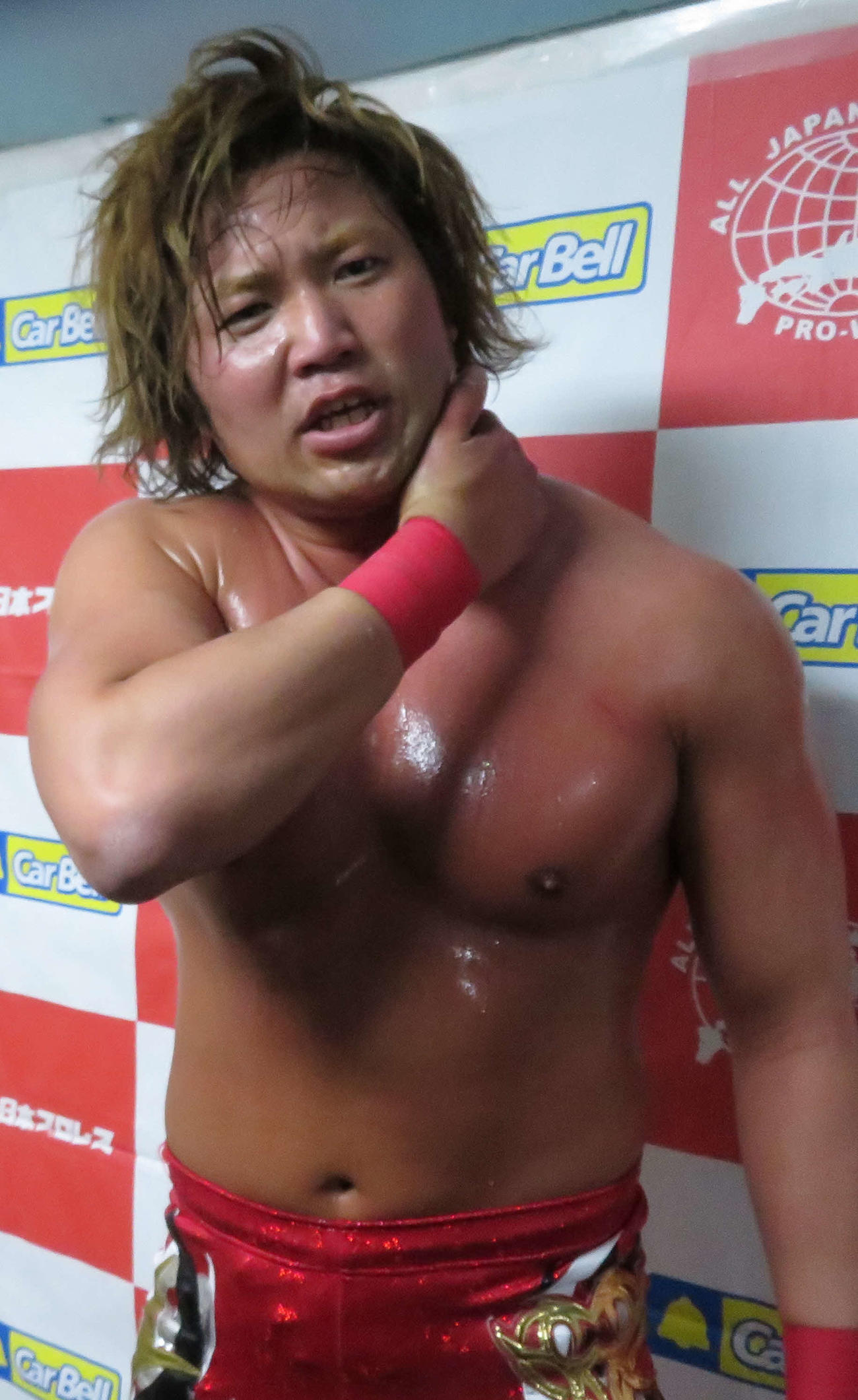 全日本新木場大会　チャンピオンカーニバルで佐藤耕平に勝利した宮原健斗（撮影・松熊洋介）