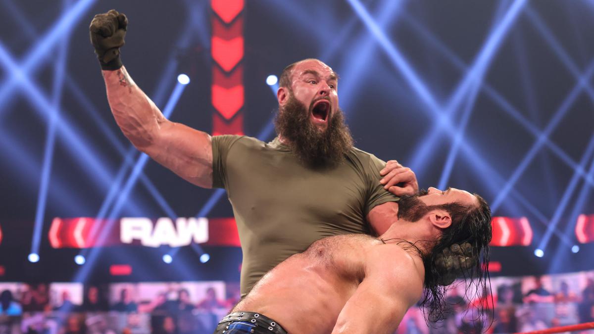 マッキンタイア（右）を捕獲したストローマン（C）2021 WWE, Inc. All Rights Reserved.