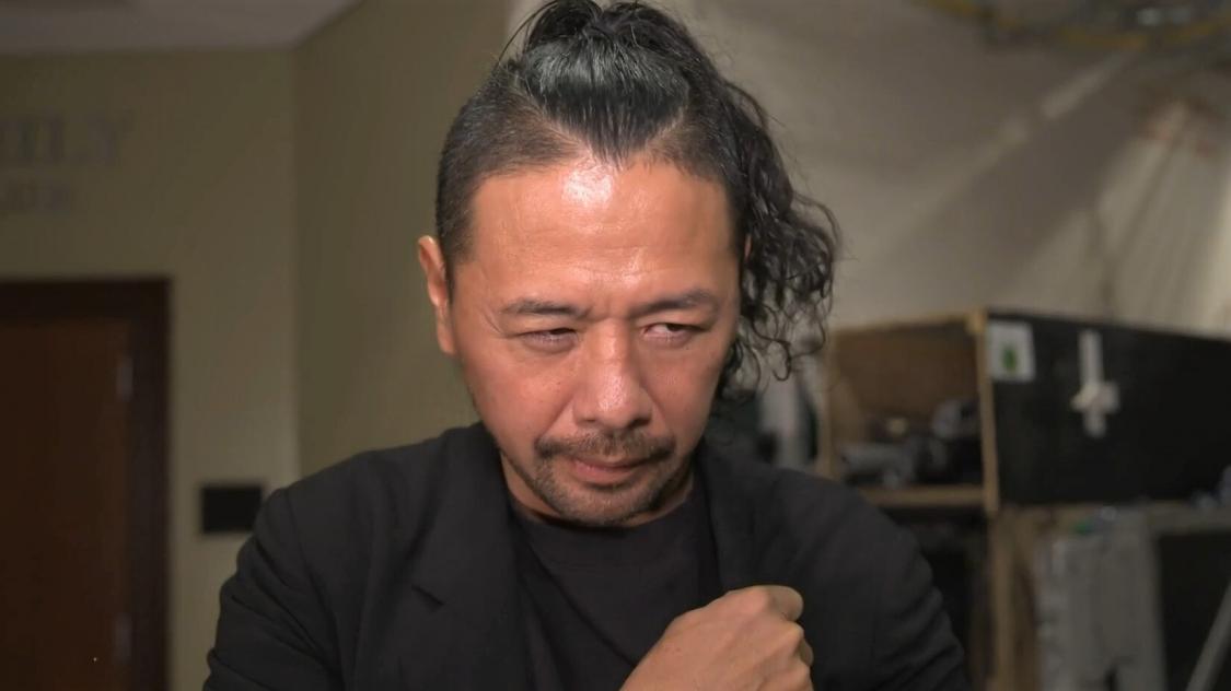 バックステージでインタビューを受けた中邑はWWEユニバーサル王者レインズに宣戦布告（C）2021 WWE, Inc. All Rights Reserved.