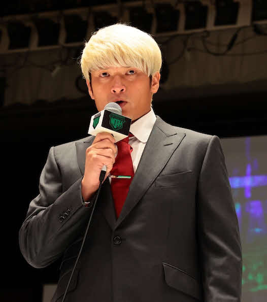 プロレスリング・ノア後楽園大会　リング上で5月15日の復帰を発表した拳王（プロレスリング・ノア提供）