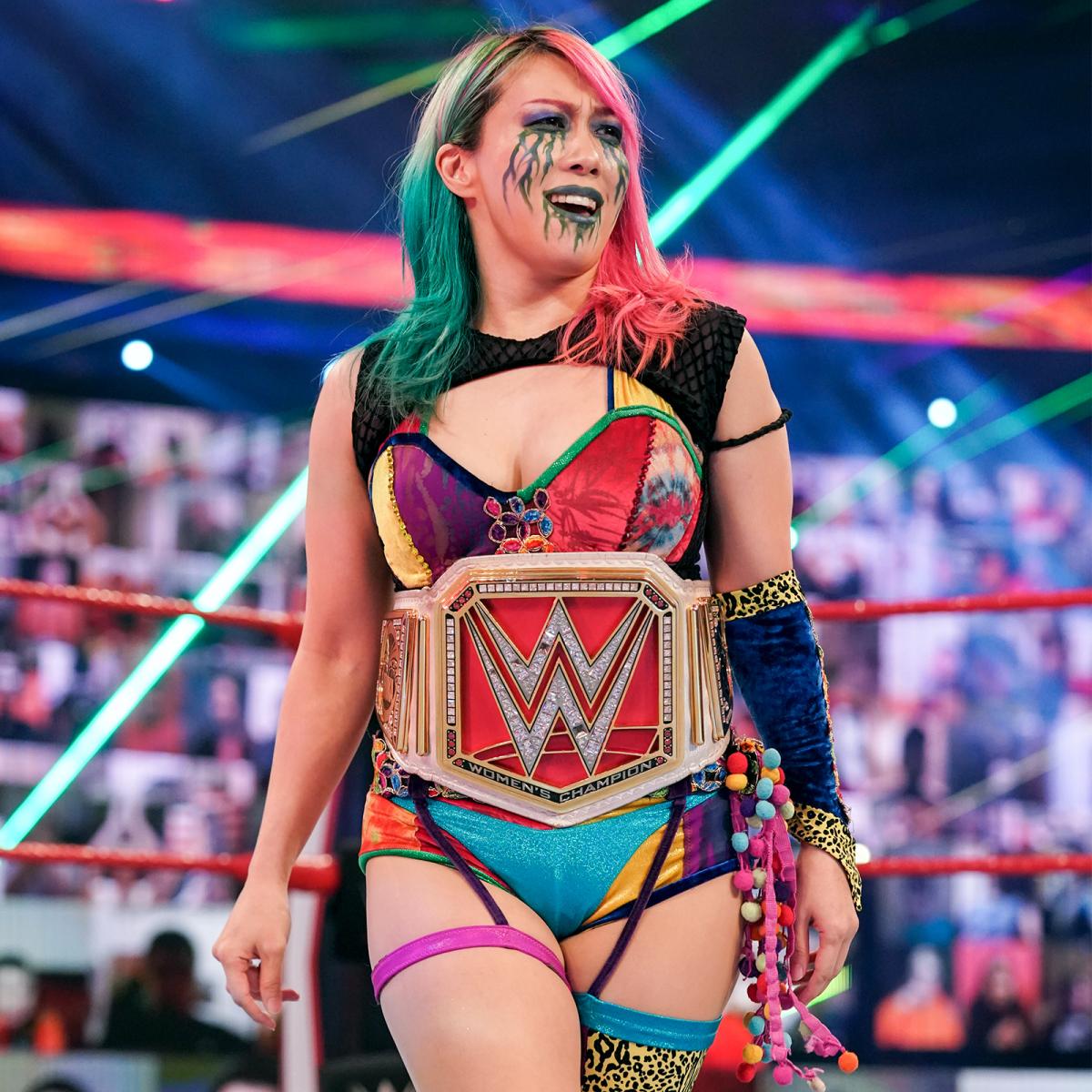 10日のロウ大会でシャーロット・フレアーと王座前哨戦に臨むアスカ（C）2021 WWE, Inc. All Rights Reserved.