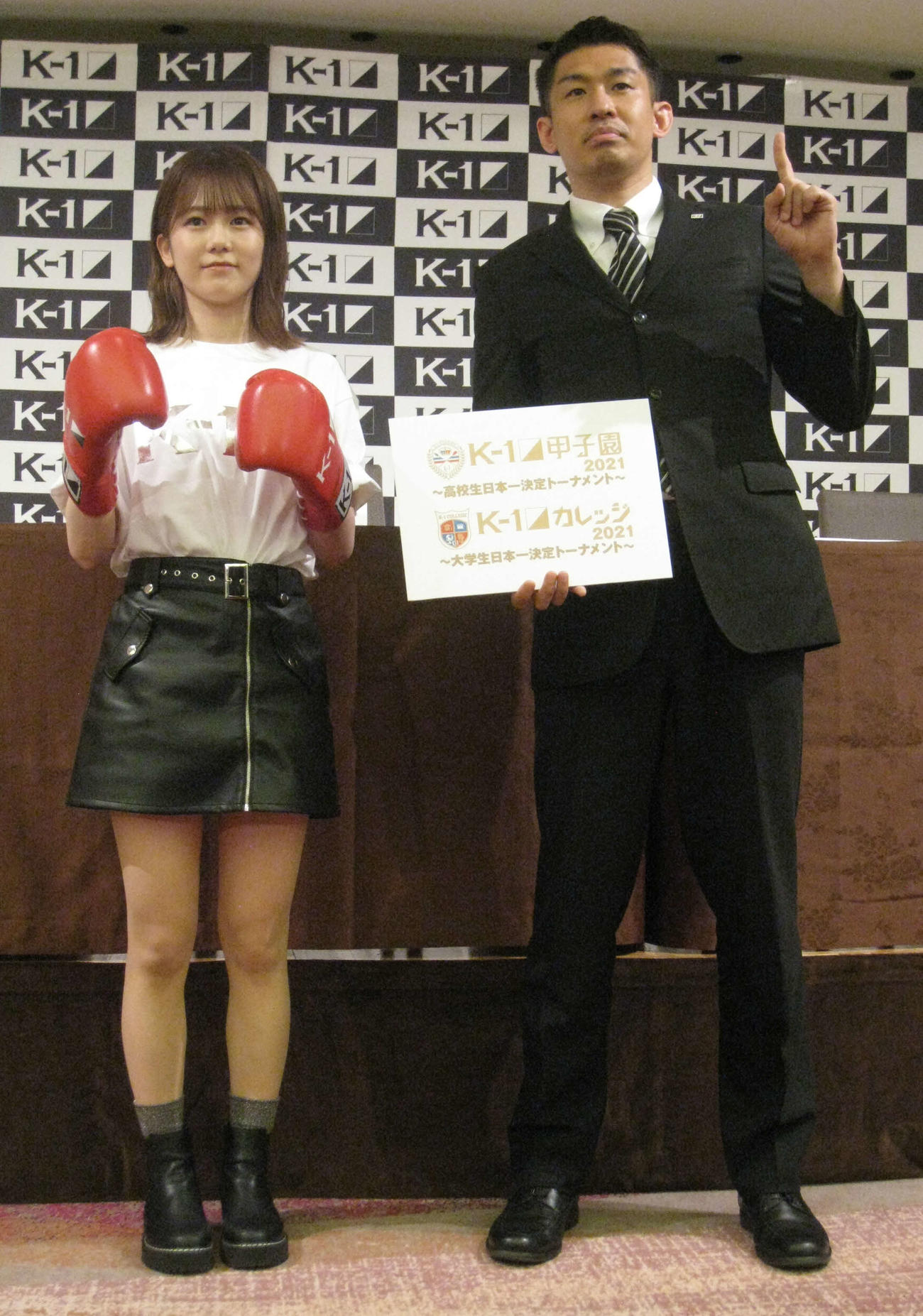 K－1甲子園2021＆K－1カレッジ2021応援サポーターに就任する川口葵（左）。右は中村拓己K－1プロデューサー（撮影・吉池彰）