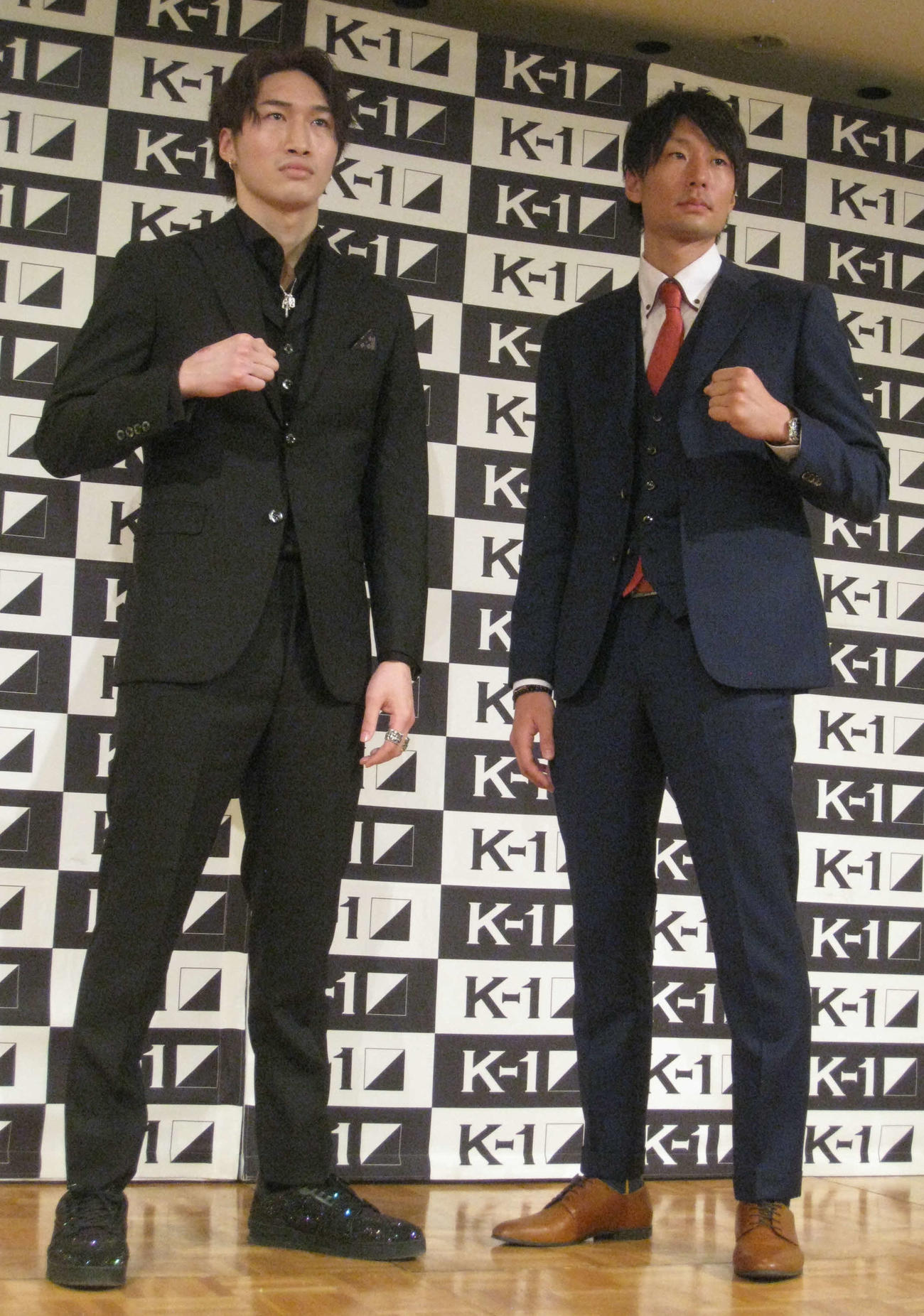 安保瑠輝也（左）と幸輝はK－1ウエルター級スーパーファイトで拳を合わせる（撮影・吉池彰）