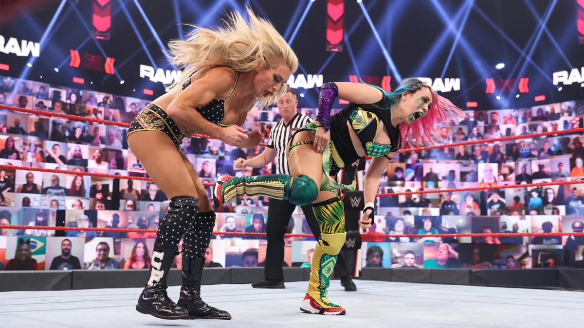 フレアー（左）と激しい攻防を繰り広げたアスカ（C）2021 WWE, Inc. All Rights Reserved.