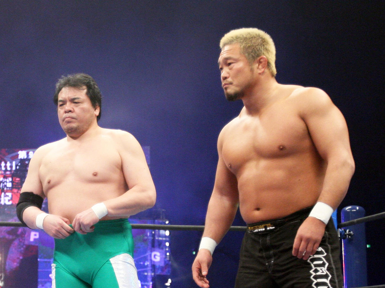 09年1月、新日本東京ドーム大会に参戦した三沢光晴さん（左）と杉浦貴