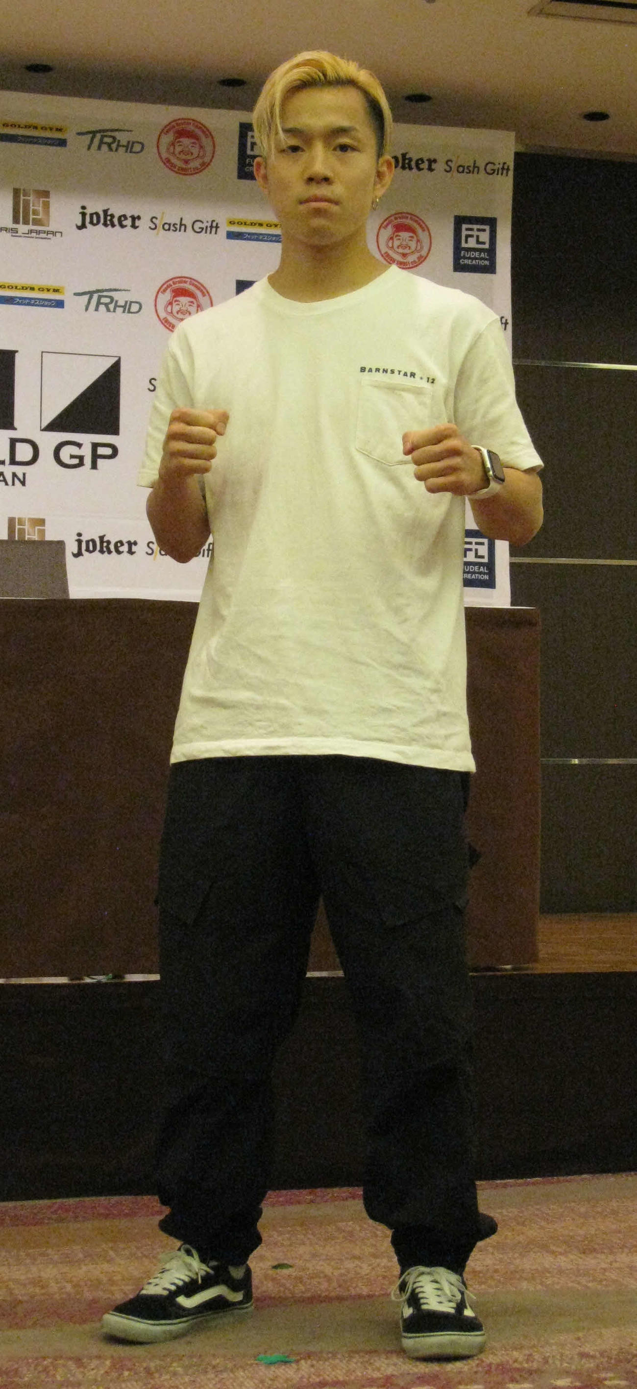 会見を前に精悍な表情を見せる西元也史（撮影・吉池彰）
