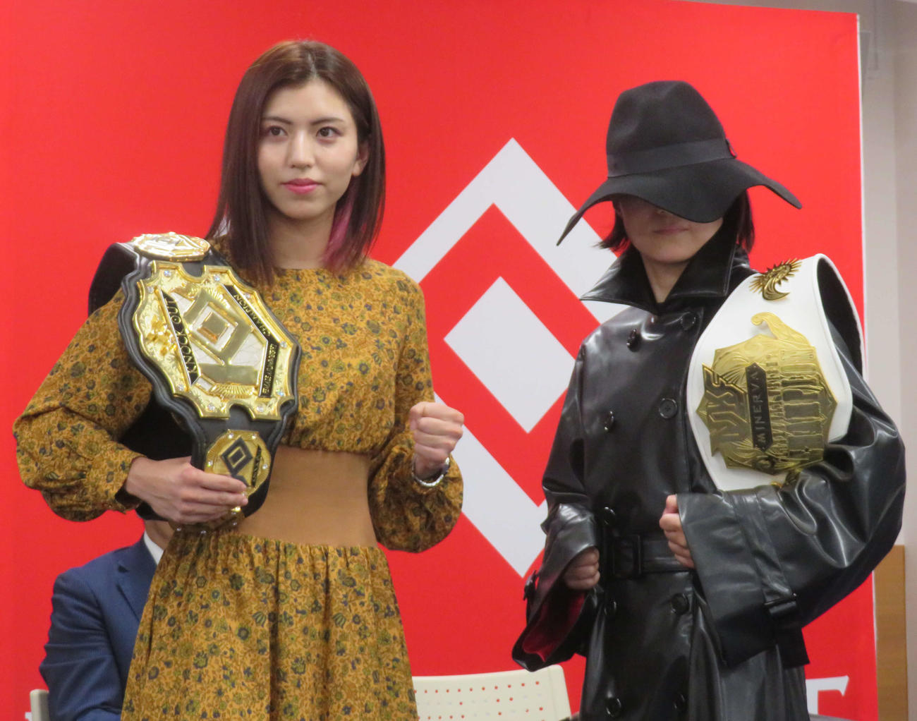 ミネルヴァ・ライトフライ級王者sasori（右）との王者対決が決まったKNOCK OUT－BLACK女子アトム級王者ぱんちゃん璃奈