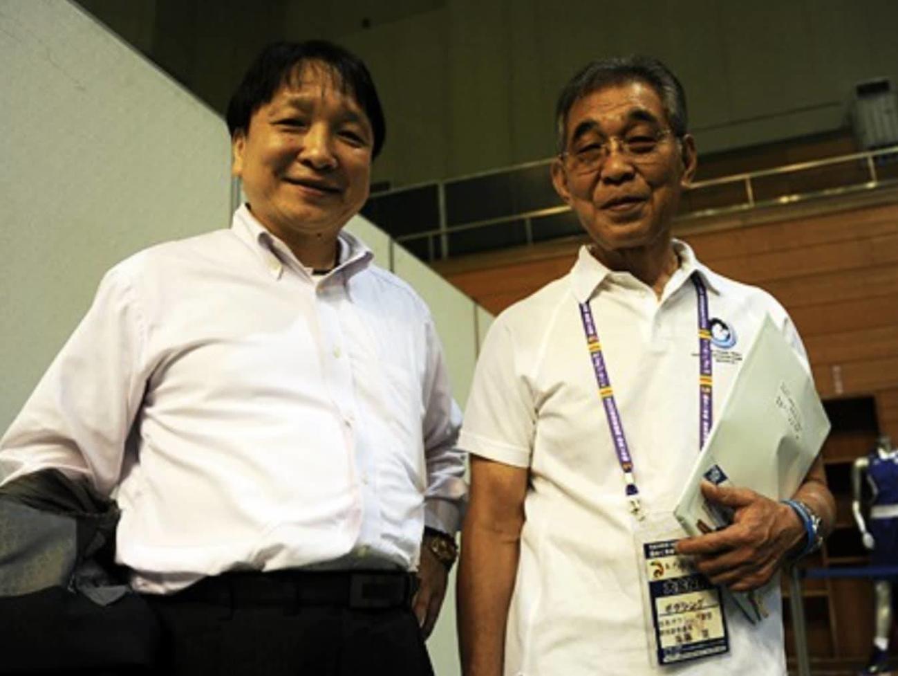 元横浜高ボクシング部監督の海藤氏（右）と元WBA、WBC世界ミニマム級王者大橋会長（大橋ジム提供）
