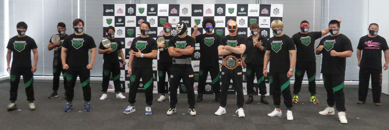 6日のサイバーファイトフェスティバルに出場する丸藤正道（前列左から3人目）らノアの選手たち（撮影・松熊洋介）