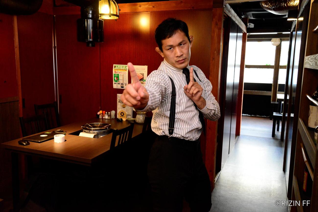 RIZIN大阪大会に出場する川名雄生は公開練習で恋ダンスを披露する（RIZIN FF提供）