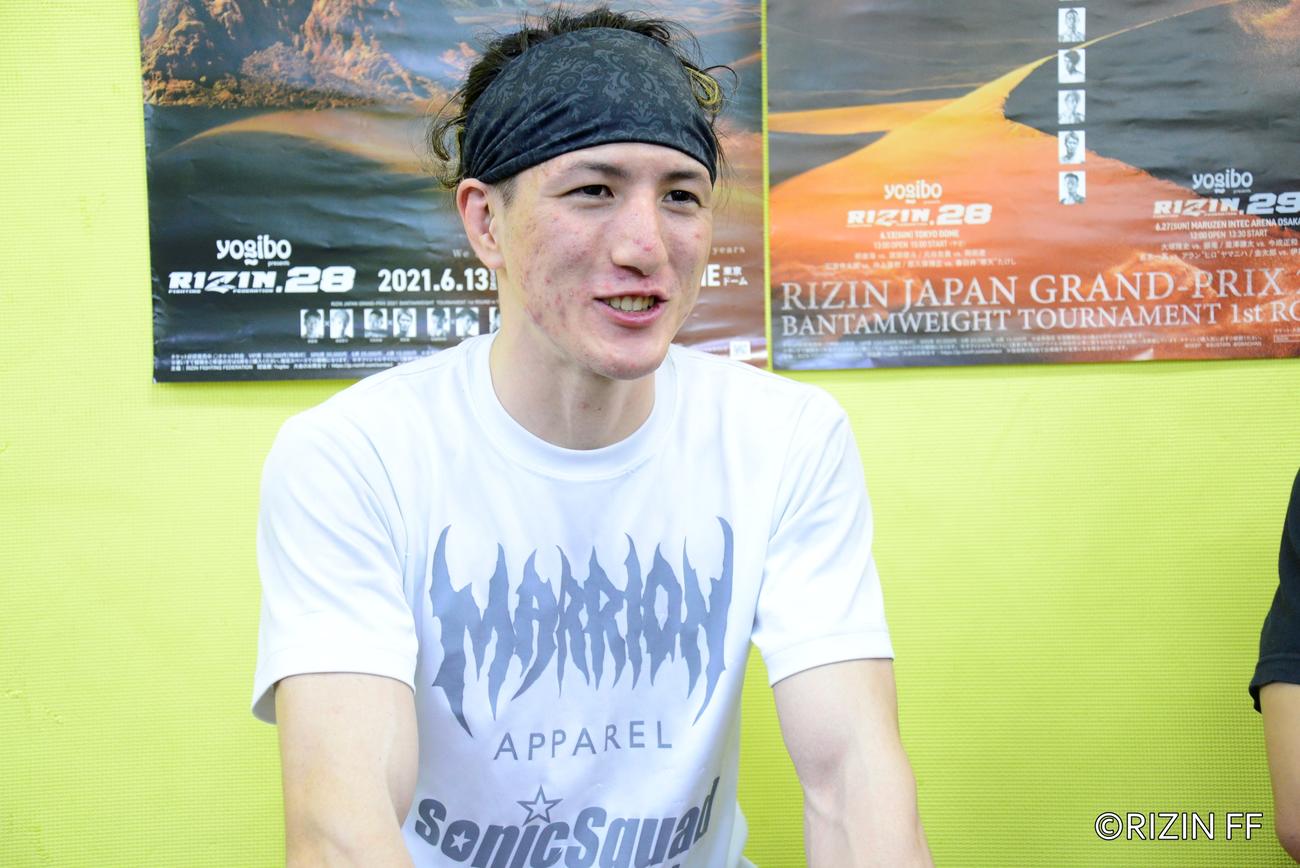 6月3日、RIZIN28大会に向けた公開練習後、取材に応じる井上直樹（RIZIN FF提供）