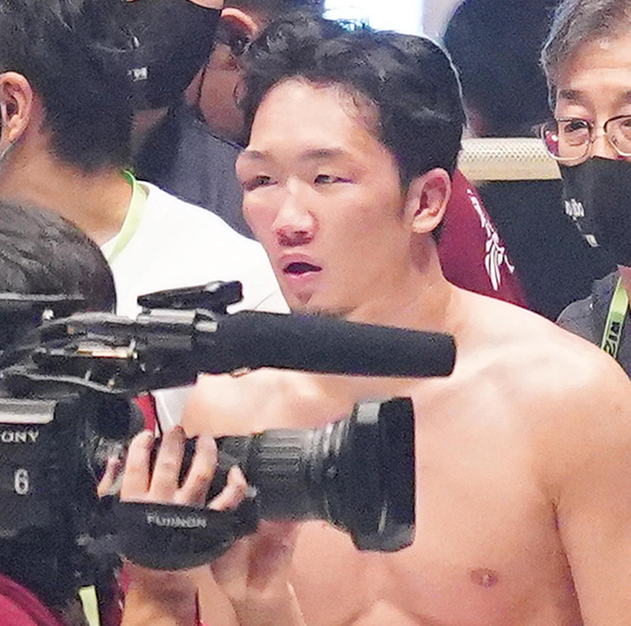 クレベルに敗れた朝倉未来は、目の上を腫らし引き揚げる（撮影・菅敏）