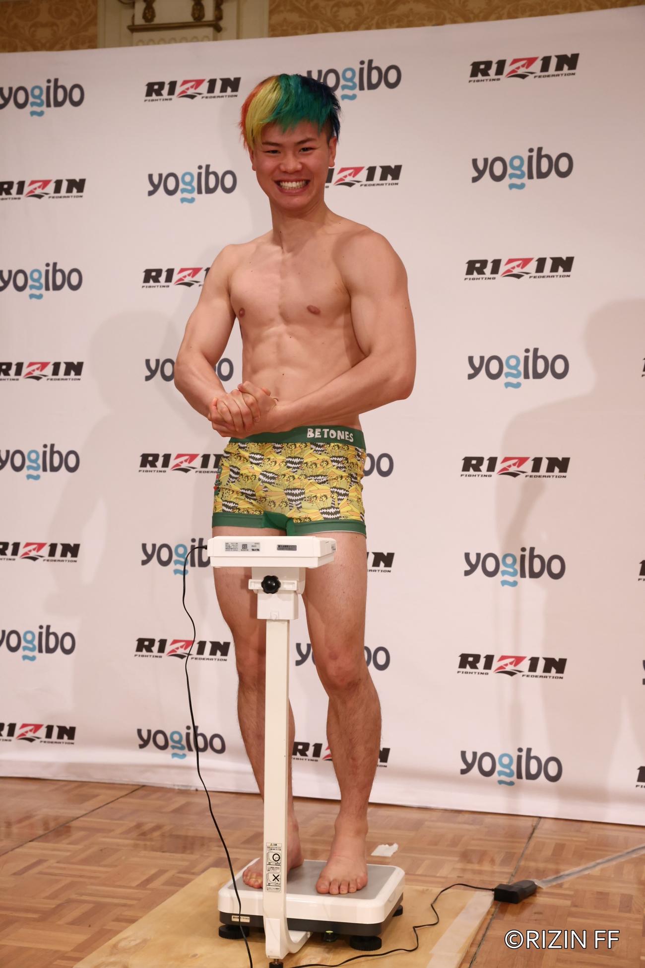 6月12日、RIZIN28大会の前日計量をパスした那須川天心（RIZIN FF提供）