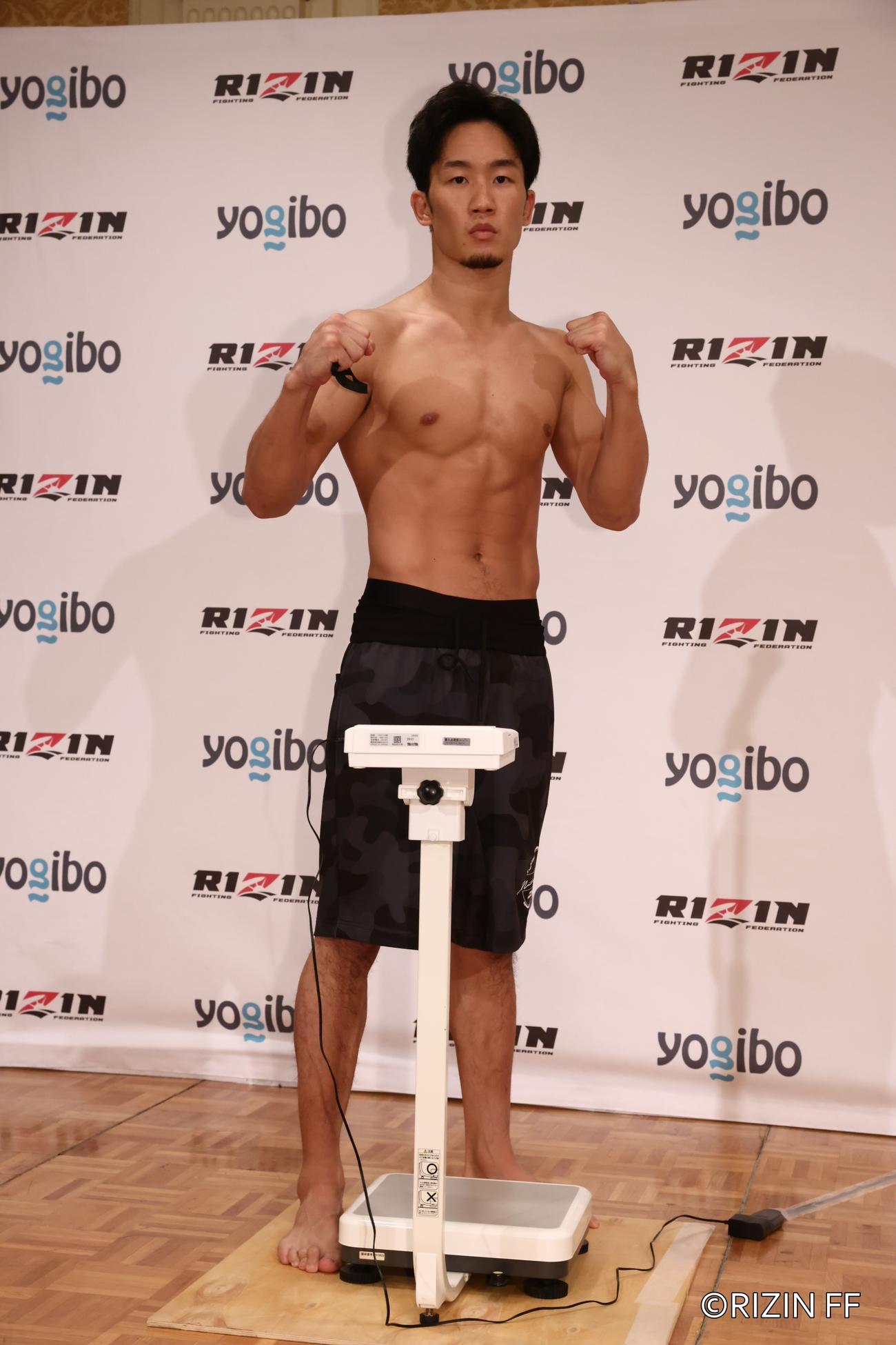 前日計量を一発クリアした朝倉未来（RIZIN FF提供）