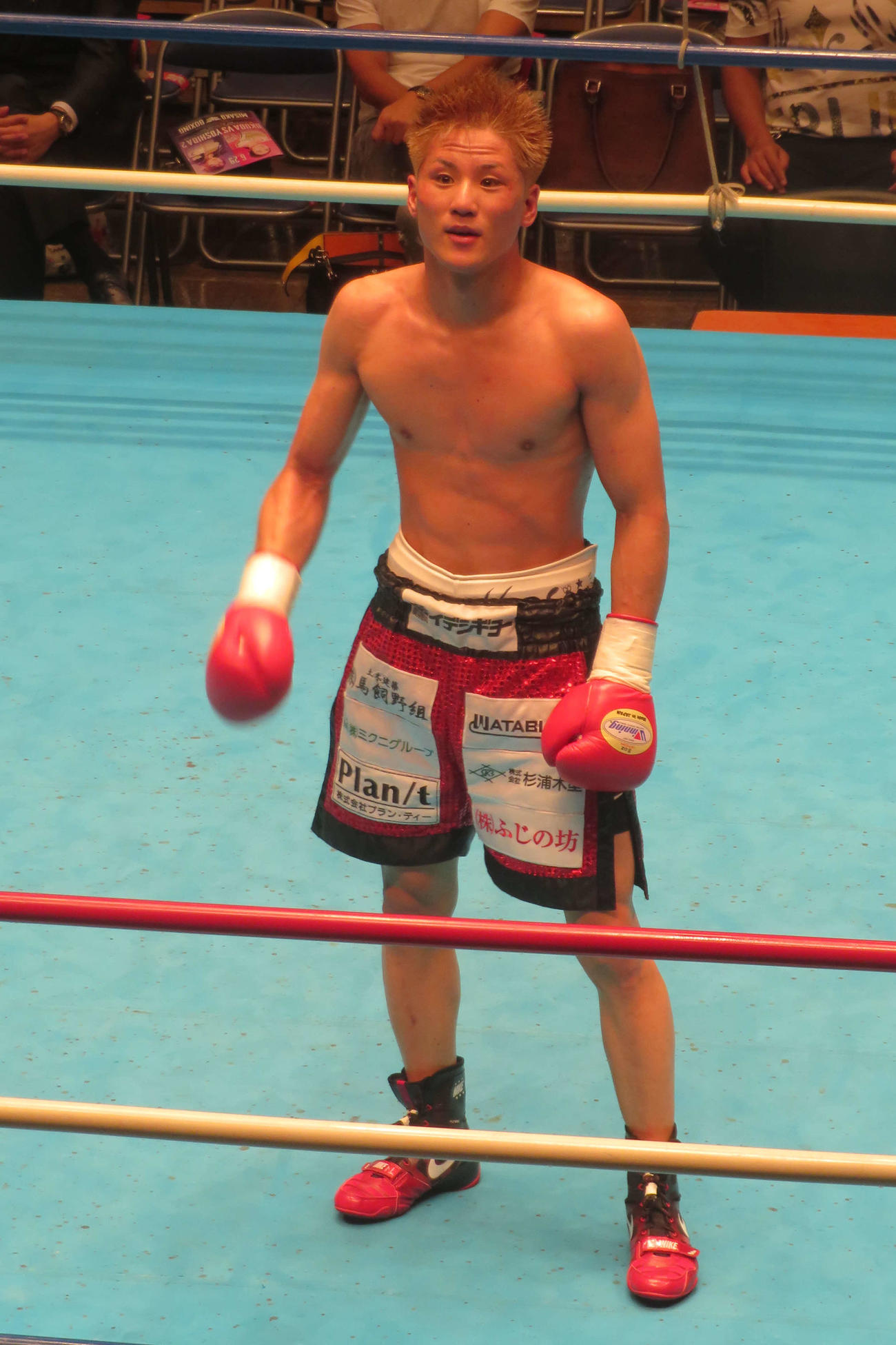 セミファイナルで判定勝ちしたWBOアジア・パシフィック・スーパーフライ級8位村地