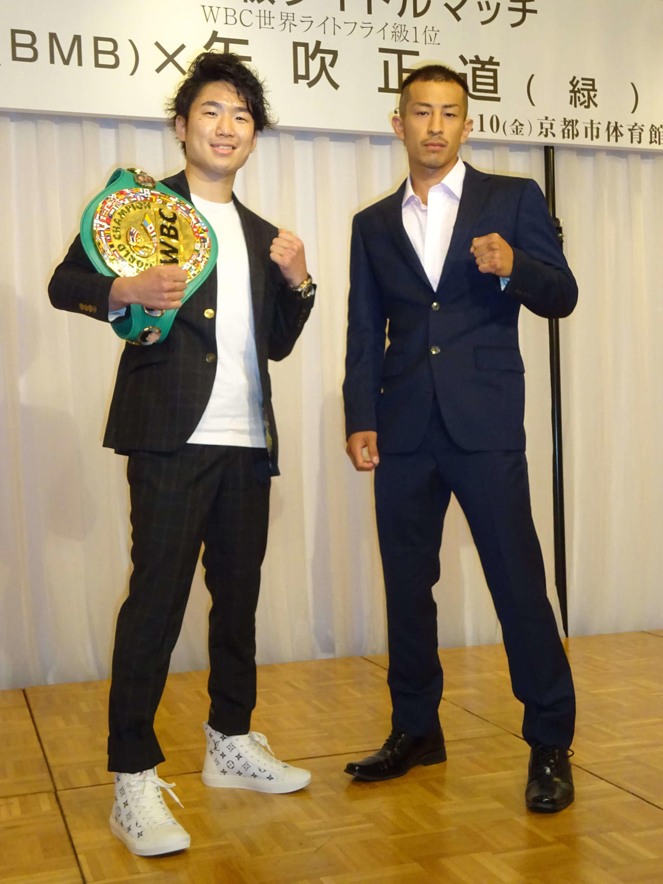 9度目の防衛戦に臨むWBC世界ライトフライ級王者寺地拳四朗（左）と同級1位の挑戦者・矢吹正道（撮影・加藤裕一）