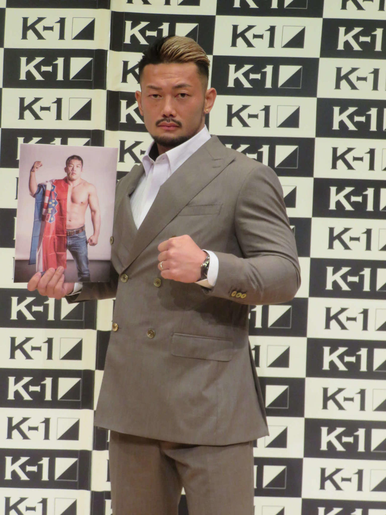 石井とスーパーヘビー級3分3回で対戦することが決まったK－1クルーザー級の愛鷹