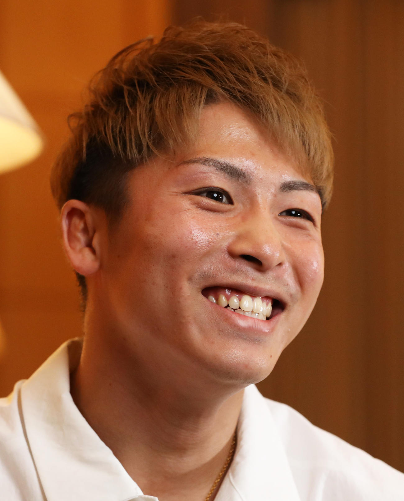 松島幸太朗との対談で笑顔を見せる井上尚弥（撮影・狩俣裕三）