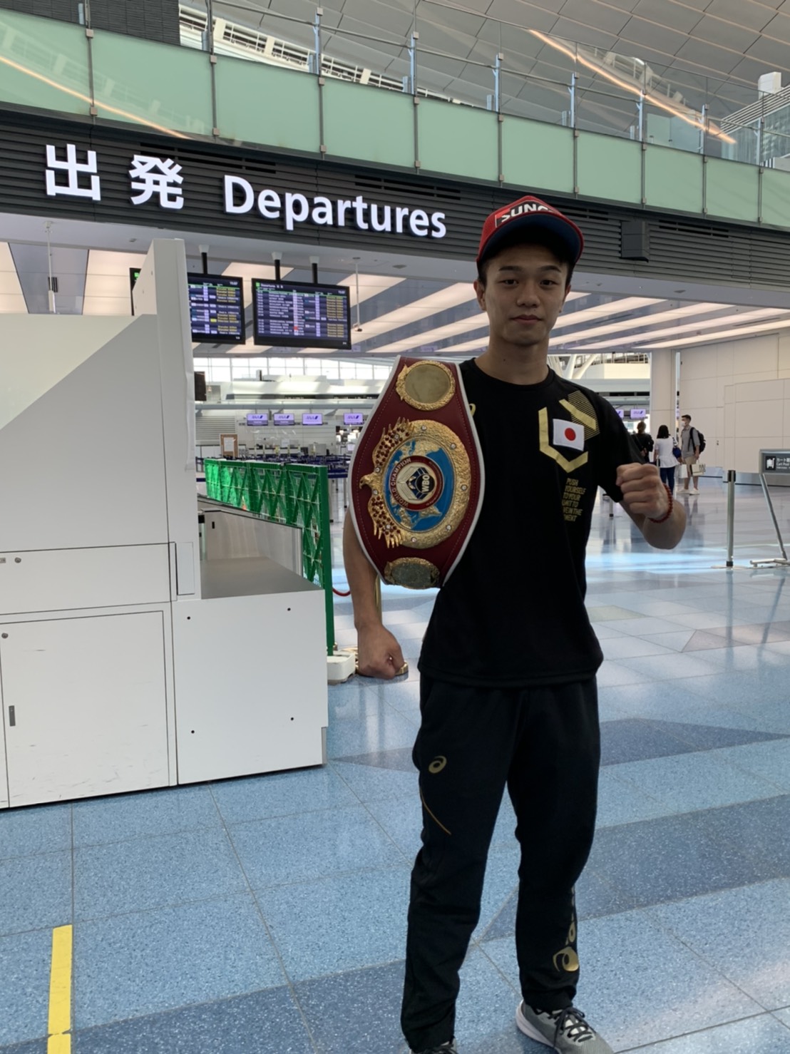 初防衛戦へ渡米する中谷潤人（WOWOW提供）