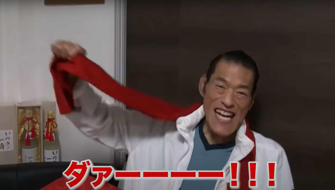 公式YouTubeチャンネル「最後の闘魂」に投稿した最新動画で「元気ですかー！！！　1・2・3　ダァーーー！！！」と力強く退院を報告したアントニオ猪木氏（「最後の闘魂」より）