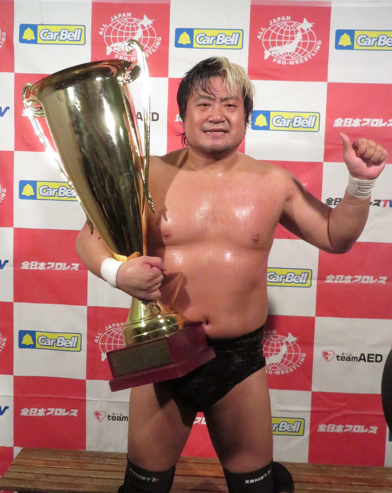 全日本プロレス後楽園大会　王道トーナメントで優勝した諏訪魔（撮影・松熊洋介）