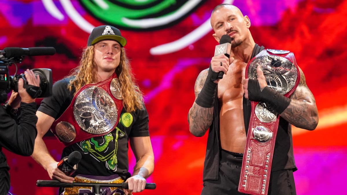 ロウ・タッグ王者のオートン（右）とリドル(C)2021 WWE, Inc. All Rights Reserved.