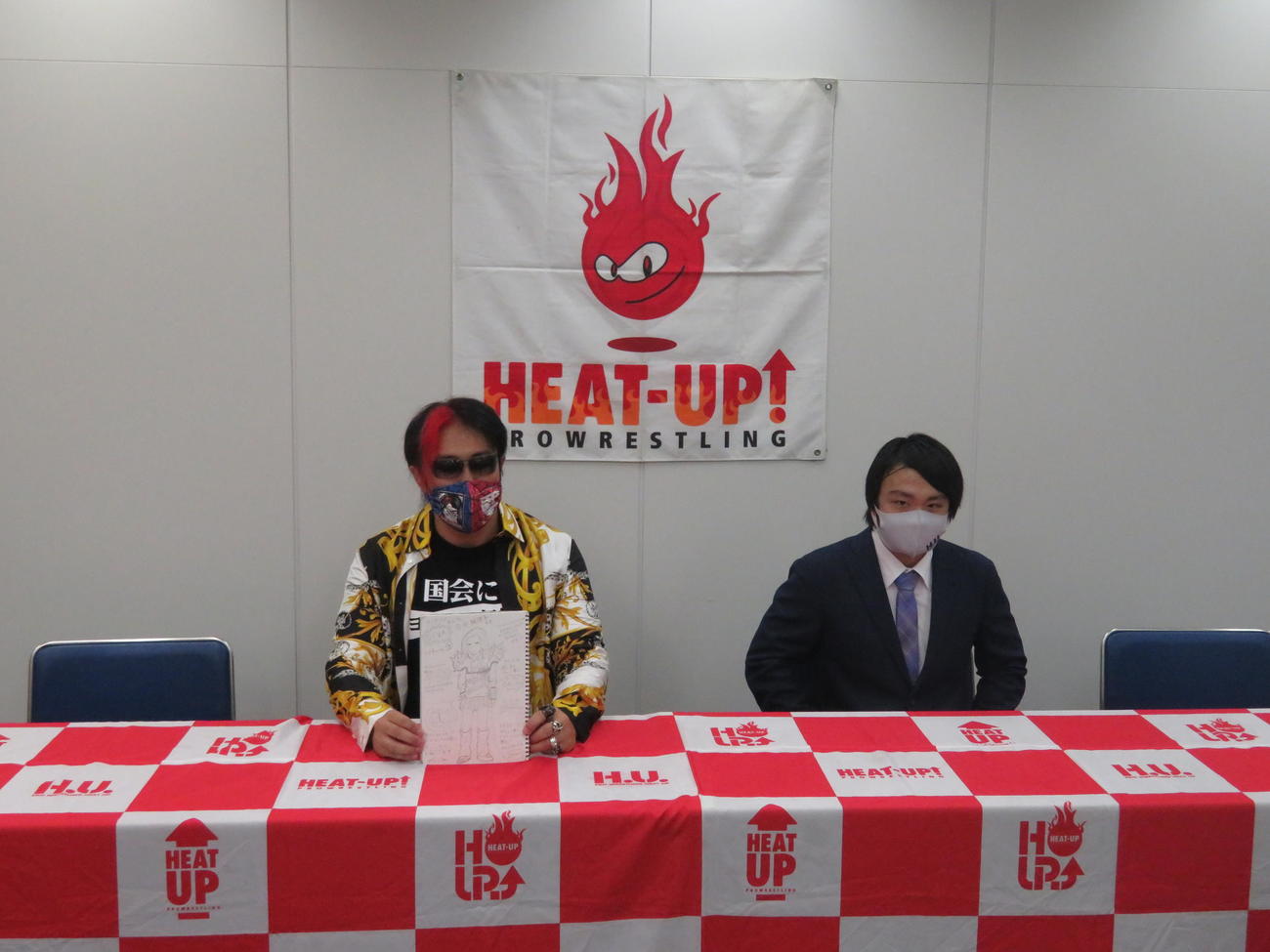 9月17日のヒートアップ川崎大会にむけた記者会見に出席したヨシタツ（左）と今井礼夢（撮影・松熊洋介）