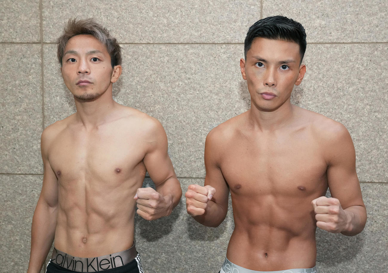 日本ライトフライ級王座決定戦に備えた前日計量をクリアした同級1位芝（左）と同級2位岩田（写真提供・帝拳ジム）