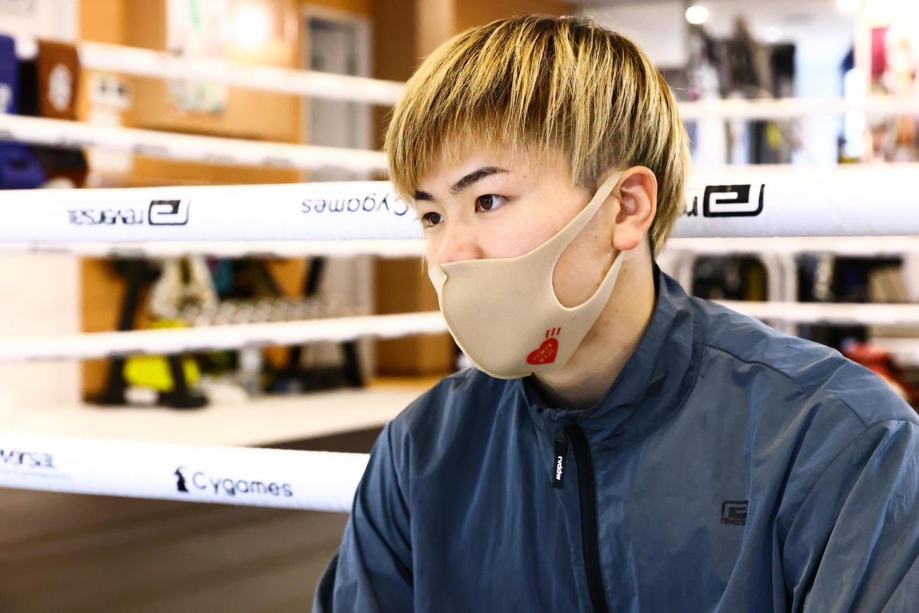 23日のRISE横浜大会に向けた練習を公開後、取材に応じる那須川天心（＠RISE）