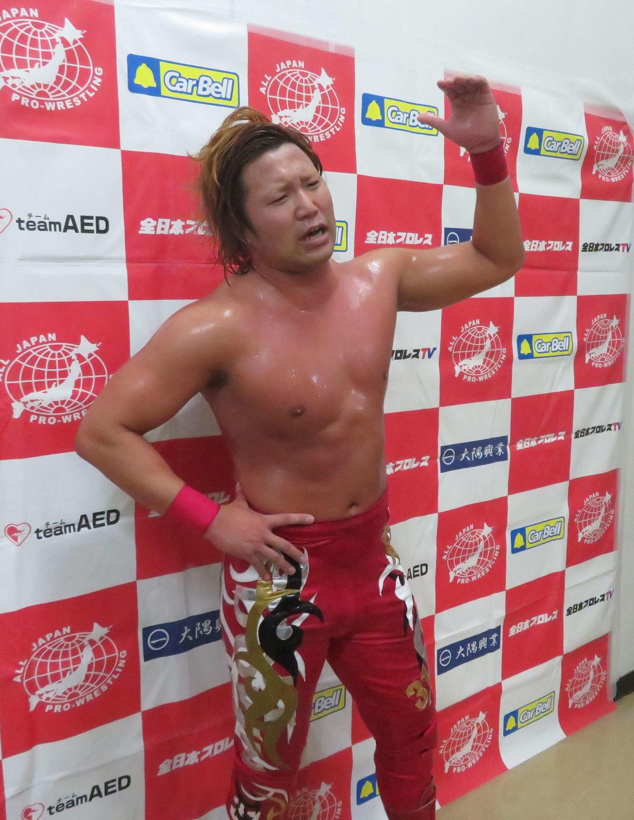 全日本プロレス横浜大会　タッグマッチに勝利後、3冠ヘビー級王座への挑戦を表明した宮原健斗（撮影・松熊洋介）