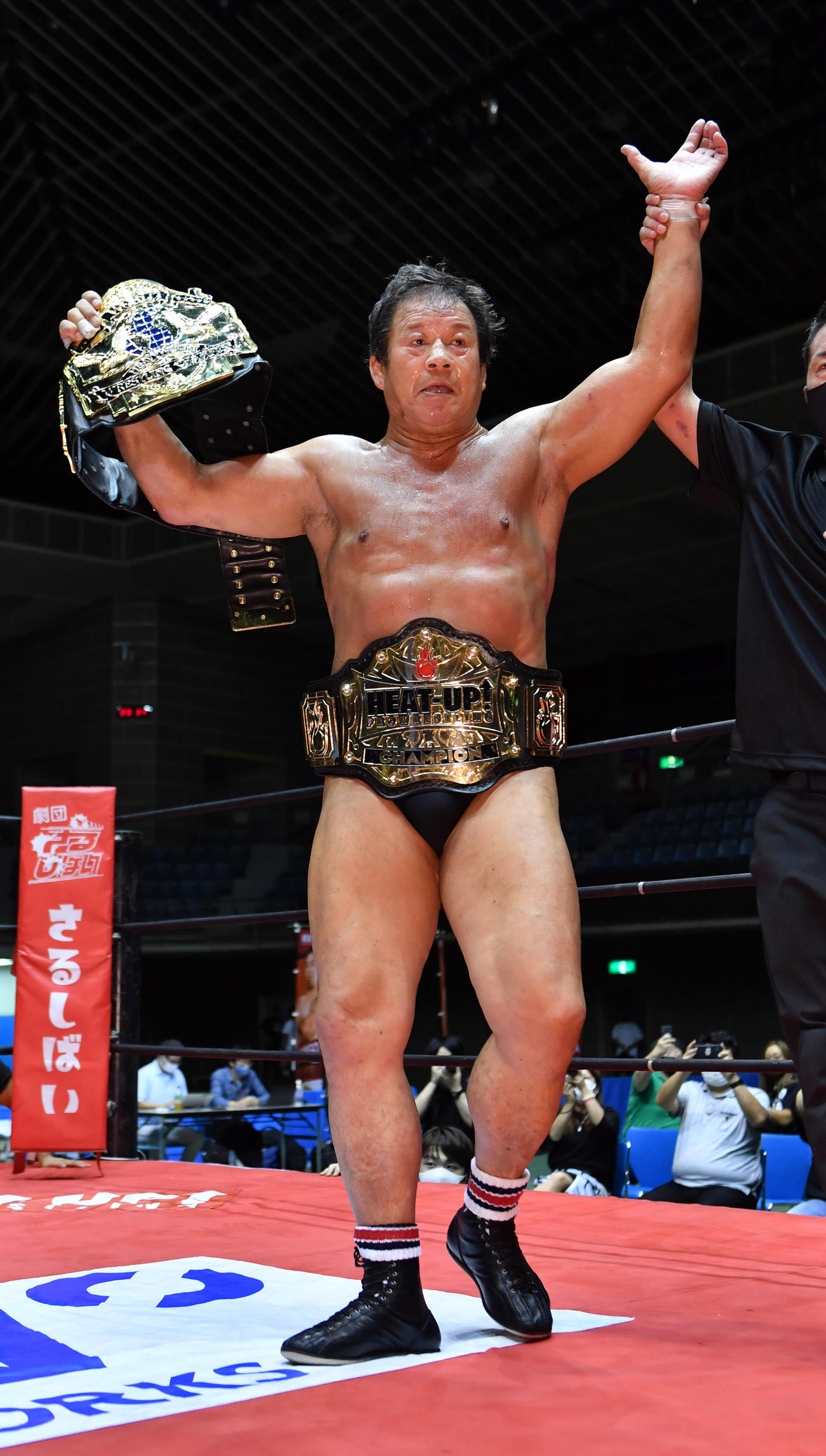 藤波辰爾はTAMURAを破り2冠王者に輝いた（撮影・柴田隆二）