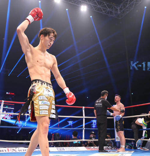 安保瑠輝也 アラン ソアレスに秒殺ｋｏ勝ちで初戦突破 ｋ１ウエルター級 格闘技写真ニュース 日刊スポーツ