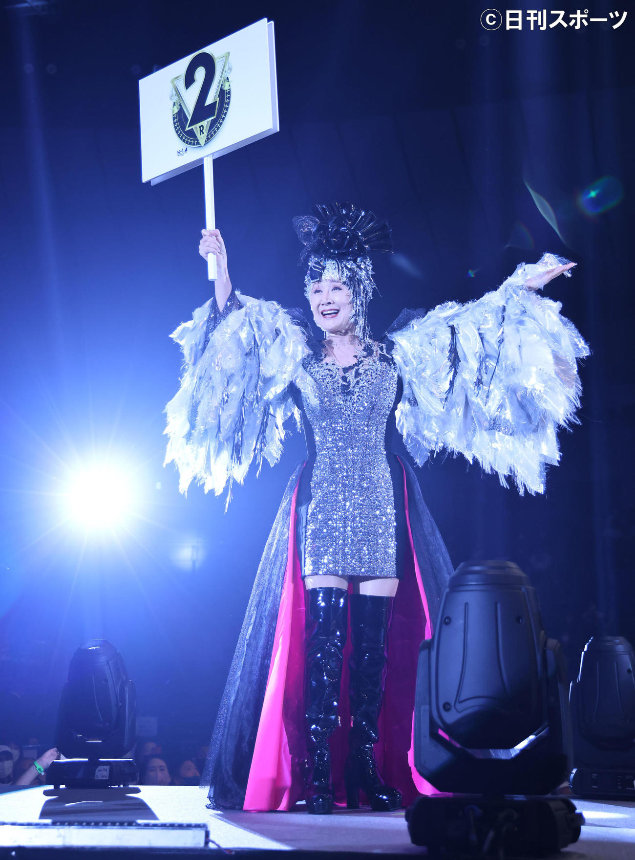 スペシャルラウンドガールを務める小林幸子（撮影・垰建太）