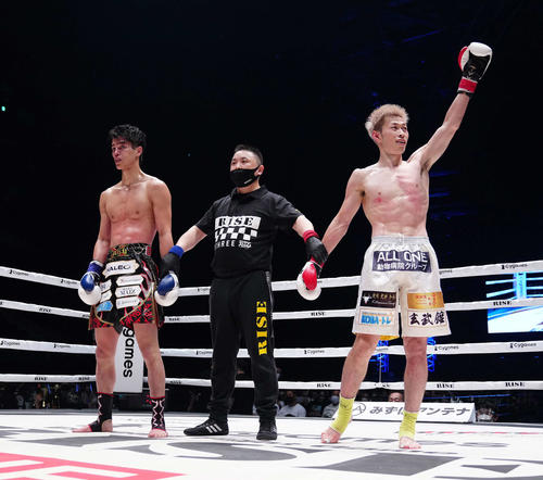 直樹が判定勝ち ｒｉｓｅの代表として 発言に中村寛が激怒しリング上に 格闘技写真ニュース 日刊スポーツ
