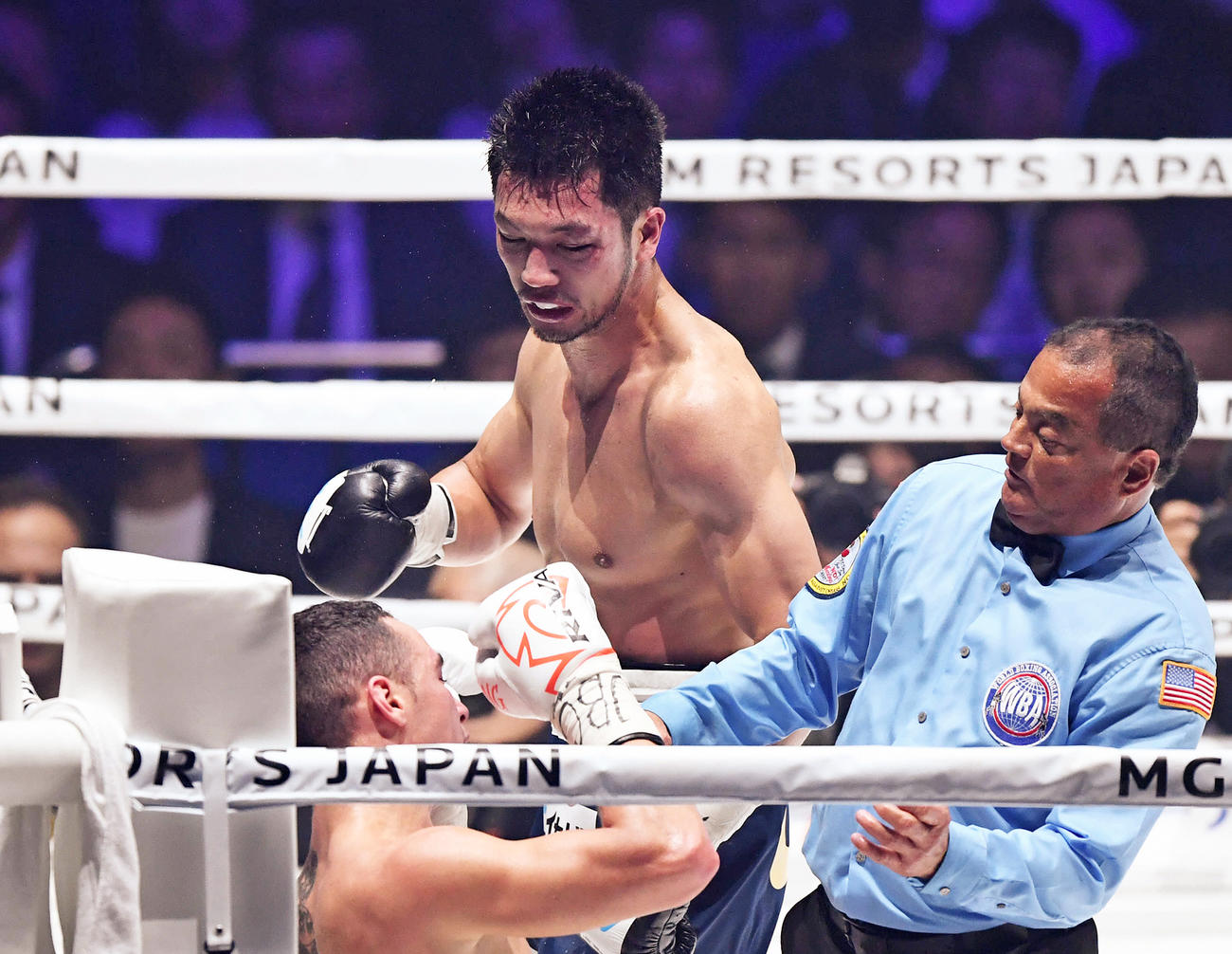 19年12月WBA世界ミドル級タイトルマッチ、5回にスティーブン・バトラーからダウンを奪いTKO勝ちした村田諒太