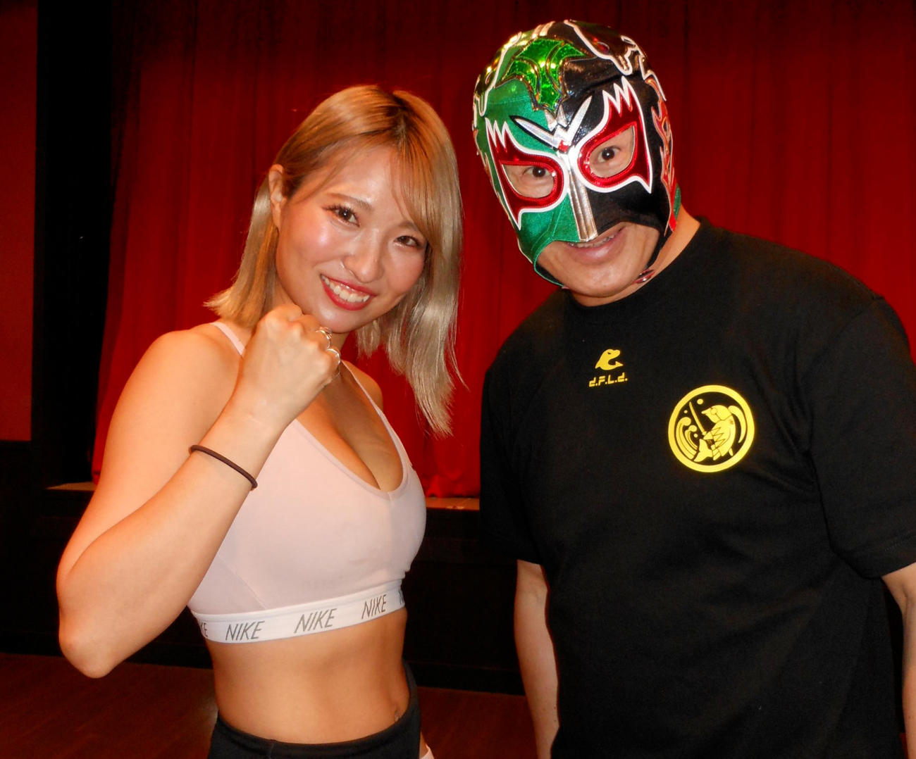 元アイドル・ななみにこ（左）はプロレスのオーディションに合格。右はスペル・デルフィン