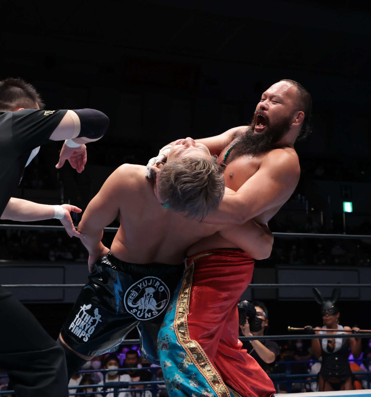 新日本プロレスG1クライマックス　高橋裕二郎に大空スバル式羊殺しを決めるグレート・O・カーン（新日本プロレス提供）