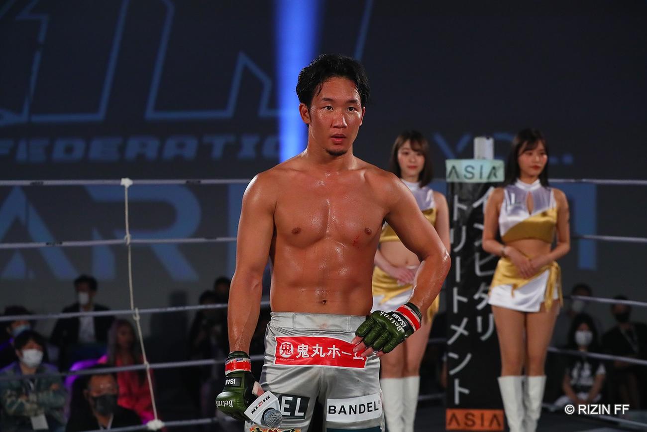 萩原京平に勝利した朝倉未来（RIZIN FF提供）