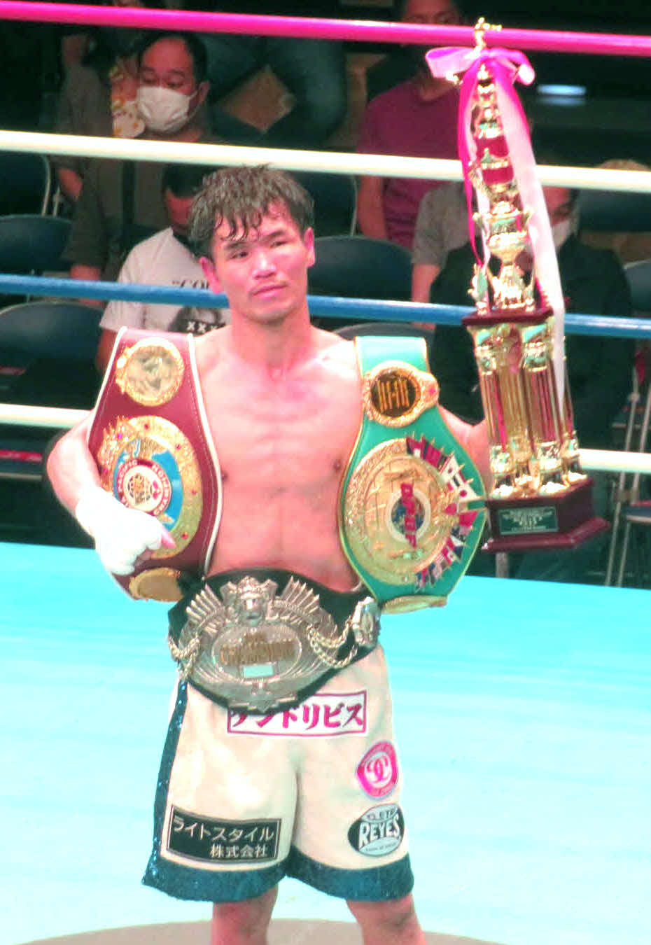 日本、東洋太平洋、WBOアジア・パシフィック・スーパーフライ級王座の防衛に成功した王者福永