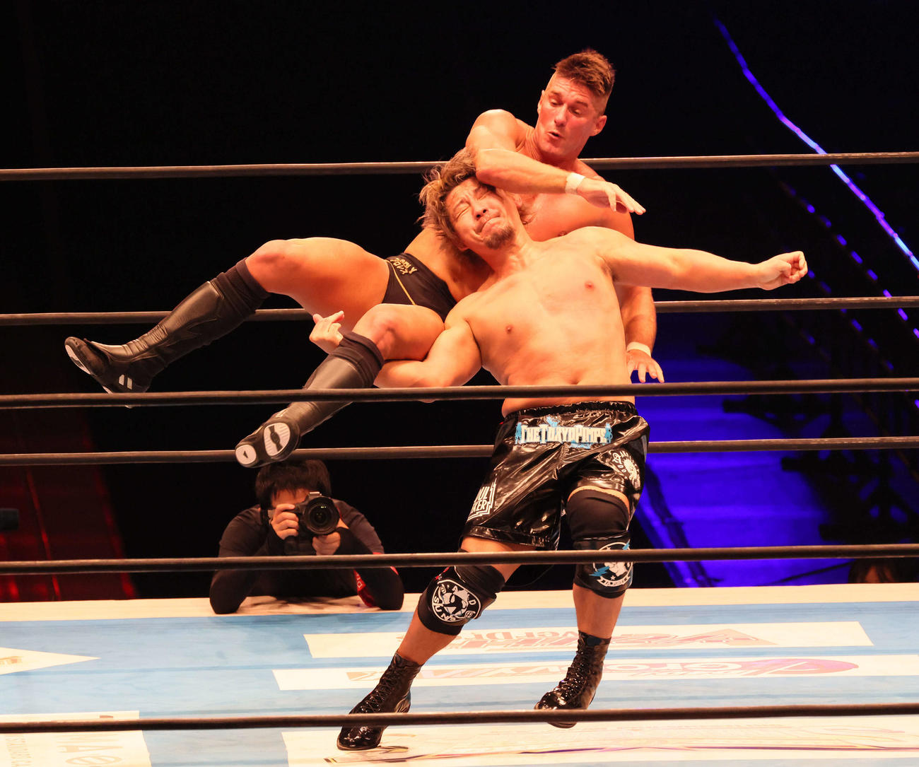 新日本プロレス「G1 CLIMAX31」第4試合　Aブロック公式戦　高橋裕二郎対ザック・セイバーJr．（上）（撮影・加藤孝規）